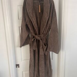 SKIMS brown terry long robe. Brand new, with tags. never worn. Size XL.